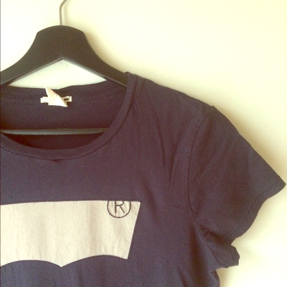 Navy Levis T-shirt